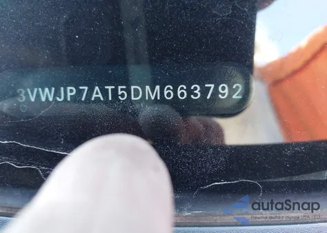 2013 Volkswagen Beetle 2.5L z USA, uszkodzony, nr VIN 3VWJP7AT5DM663792